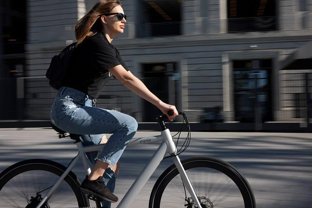 AKEZ electric bike in the city